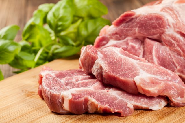 カットされたラム肉