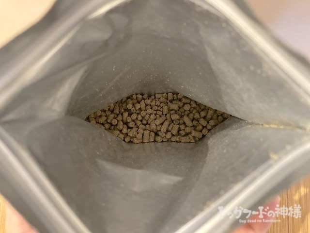 デイリースタイル（プレミアム 成犬用）を開封