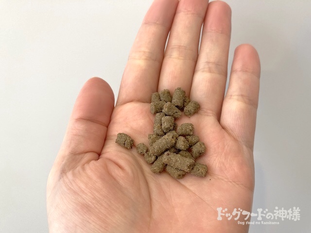 デイリースタイル（プレミアム 成犬用）を手に取った