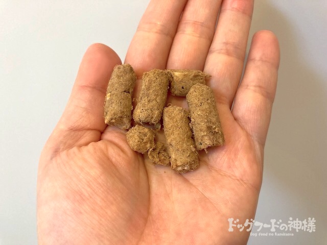 k9ナチュラル（ラム・フィースト）を手に取った