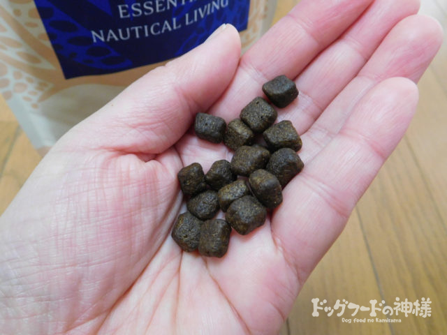 エッセンシャルを手に取った