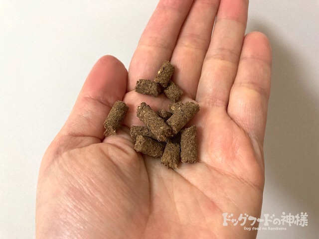 TASHIKA（タシカ）を手に取った